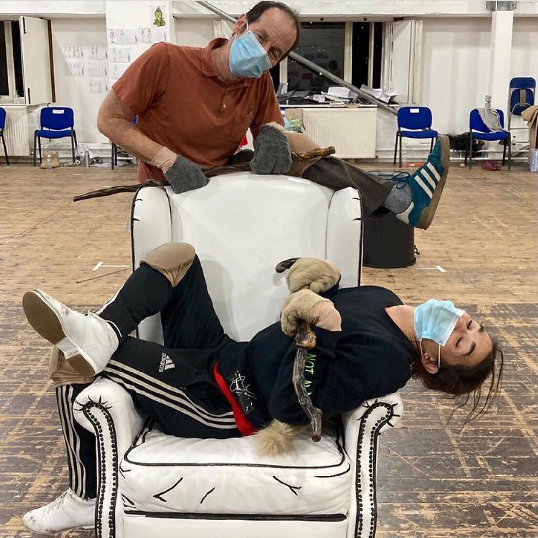 denisohareOnFB's tweet photo. Some behind the scenes and rehearsal photos of @denisohare as #OldMax for #TheGrinch @nbc #GrinchTheMusical2020 #Christmas #London https://t.co/xbLcqzpIOR