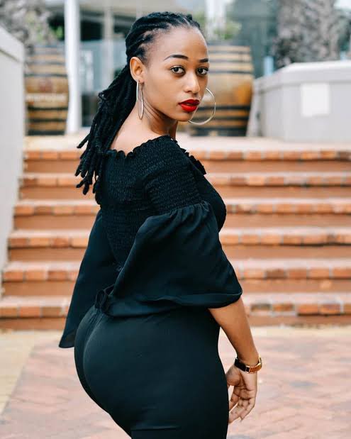 IamMzilikazi's tweet image. HAIR ME OUT: Wear your beautiful CROWN with PRIDE and let your Queendom reign #AmazingLocks 30