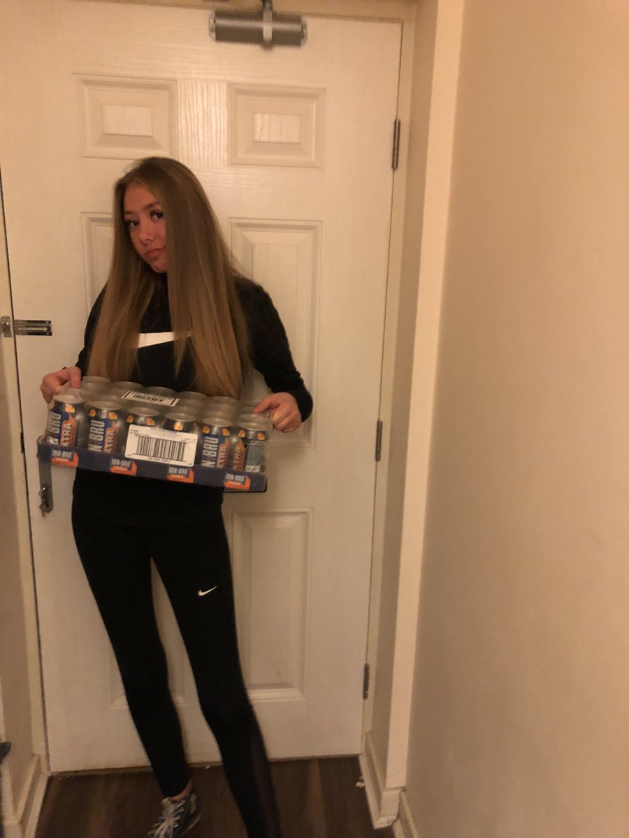 LornaGaffney's tweet photo. @irnbru @AspireCharity @aspirehousing At 8am when my door was chapped the day  got off to a great start with @irnbru ❤️ The lovely delivery boy dropping off 5 cases of irn bru ❤️🙌 this will be a refreshment for Christmas dinner 🥘 Thanks for the donation ❤️🙌 https://t.co/7AQfEeOy2X