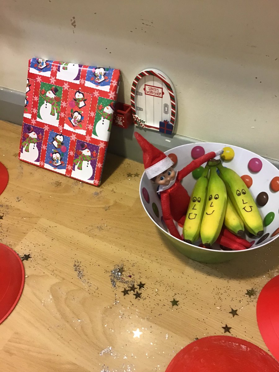 Nursery1TSP's tweet photo. Today, Snowflake had made friends with the Bananas and it really made us giggle! He also left us a lovely story called “Farmyard Tales Christmas’ by #HeatherAmery and #StephenCartwright. Thank you, Snowflake for another fantastic story! @Usborne #welovebooks #enjoy 🍌💫💙❄️ https://t.co/XOWhb8gdrE