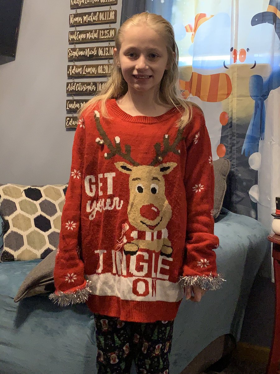 ambertucker87's tweet photo. Stephanie Tucker 5th grade #WelcomeToTinselTown #OneHeartBeatOneLakewood #UglySweaterDay #HayesSchoolRocks @LkwdHayes @HayesPTOLKWD @lahoy16 @mkryan_LKWD https://t.co/J39wm4qNVj