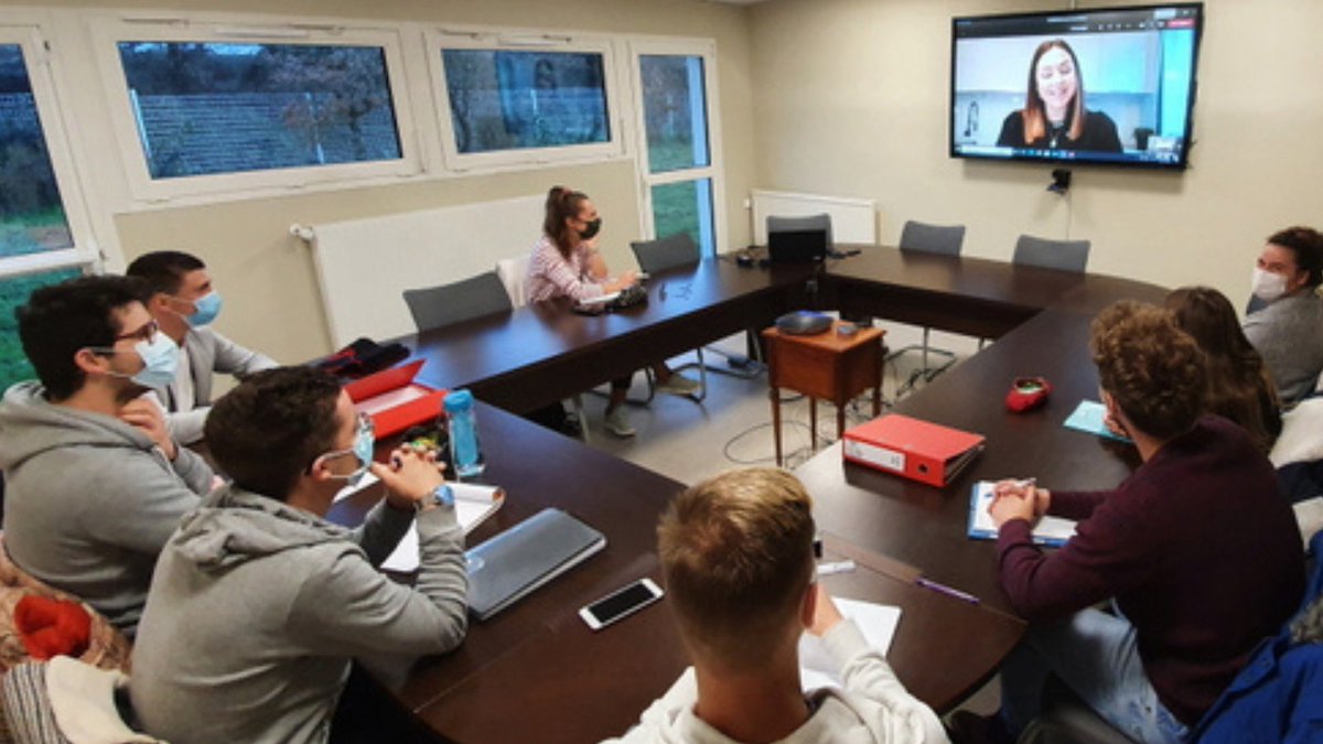 noveha85's tweet image. Formations en distanciel réussies et de qualité à #AFPIASOLFI2A grâce à nos écrans interactifs avec une qualité d&apos;image et de son remarquables. 

Merci à la Région des @paysdelaloire et #CODIFAB pour leur cofinancement.

AFPIA SOLFI2A, toujours un temps d&apos;avance !