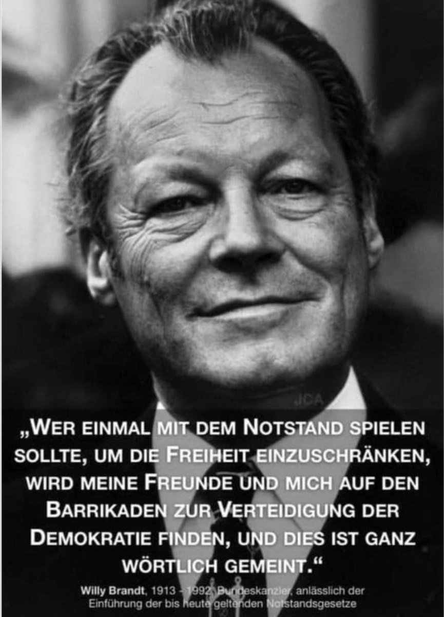 ThomasJungbluth's tweet photo. @JrgKeller5 @RegBerlin Er sollte in Gedenken eines echten Sozialdemokraten vor Schamesröte im Boden versinken #Lockdownverharmloser #Kollateralschadenleugner https://t.co/2p1R3i0w0b
