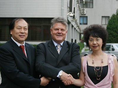 Australia: More on Jeff Zheng Jiefu 郑介甫 here:  https://twitter.com/search?q=%22%E9%83%91%E4%BB%8B%E7%94%AB%22%20%40geoff_p_wade&src=typed_query