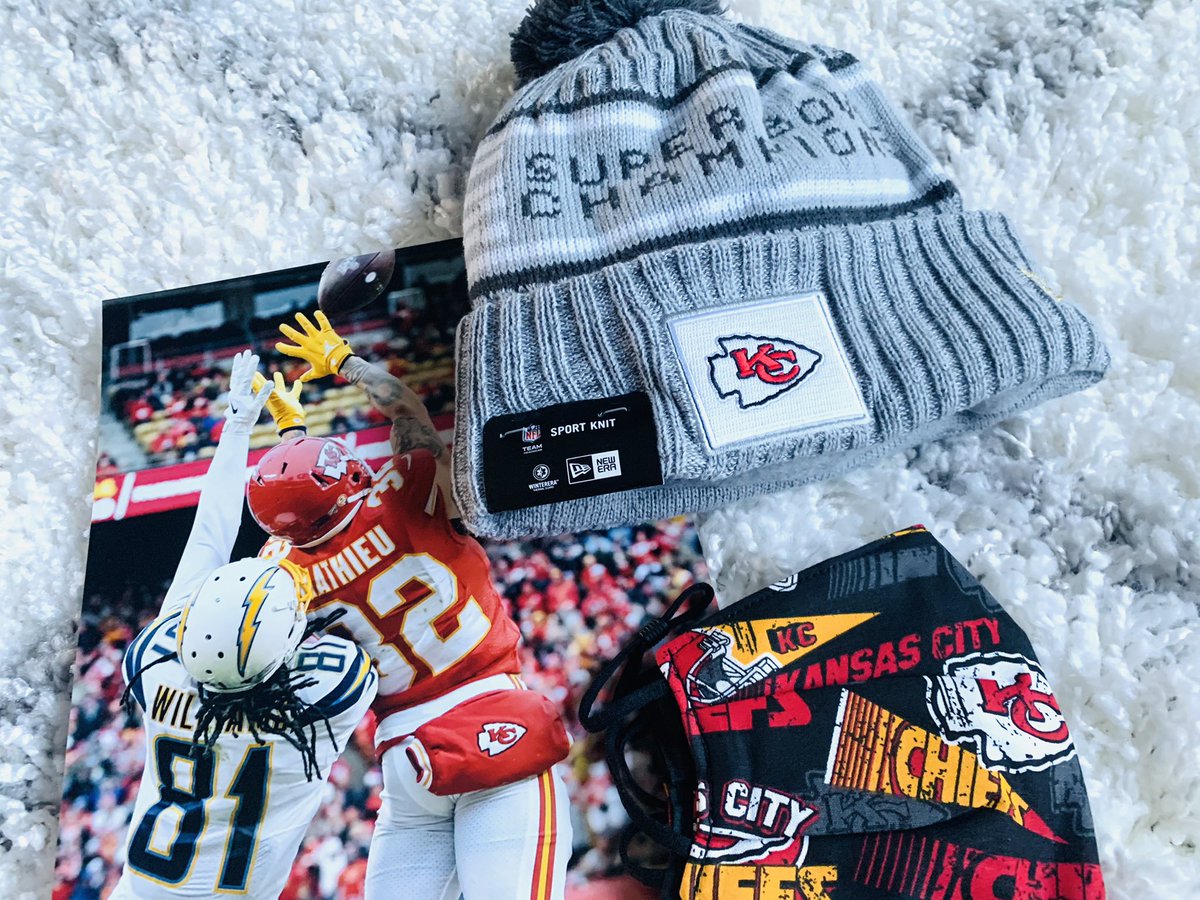 JBside13's tweet photo. #DuckRaces giveaway🗣🗣 2 great prizes include @TSEKansasCity signed @cheetah 8x10 or SB champs winter hat w/ @Mathieu_Era SB 8x10 (unsigned) Both prizes come w/ hand made @Chiefs mask😷made by @Chiefin13 (contact him to get 1) FollowUS &amp; retweet any🦆race post to enter (12/13) https://t.co/yY2ikmL1JE