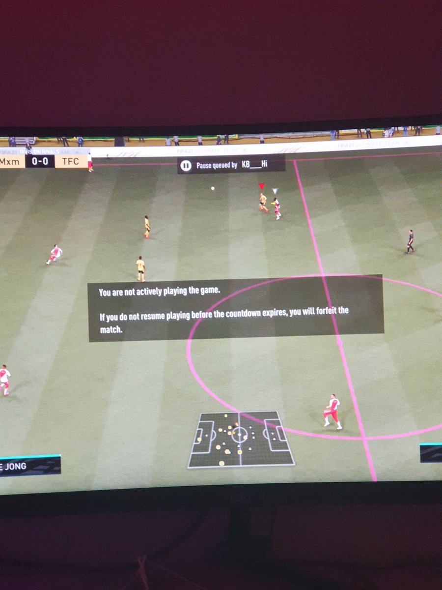 KB___Hi's tweet photo. Worse patch ever #EASPORTSFIFA20 #easport  constant display of this non active message from start of the game. Fix your game man https://t.co/XAfJoW78VR