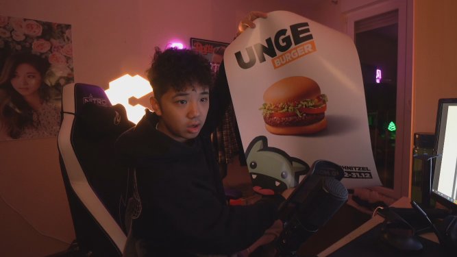 Wer hat eigentliche diese Fake <a href="/unge/">Unge</a> Burger Werbung aufgehängt? 🤔

youtu.be/dlYOHkpG_yw