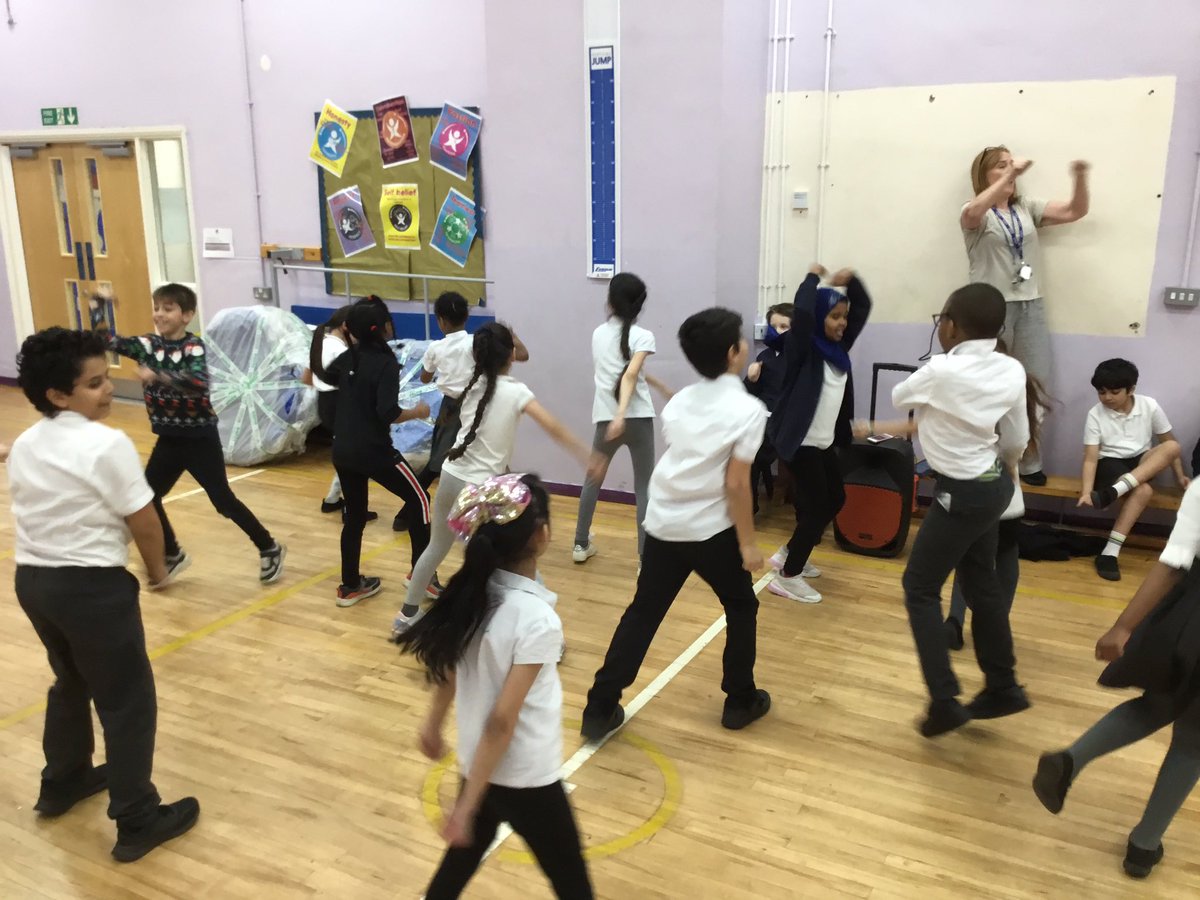 bengibdog's tweet photo. An amazing dance session with 4BK today we danced in groups to a beat of eight along with a bit of freestyle. https://t.co/iRA72Ijw2z