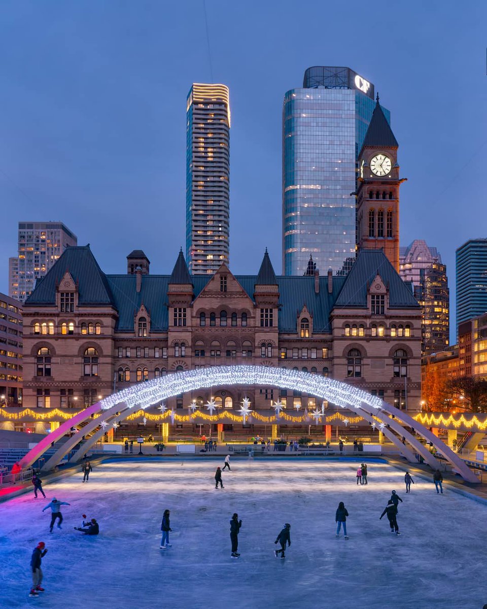 SeeTorontoNow's tweet photo. Bundle up and sharpen your skates because @cityoftoronto's skating rinks are officially open for the season ⛸ Expect a 25 person limit, so make sure to reserve your spot ahead of time online here: https://t.co/uxkUjTqxjy
#StaySafeTO #SkateTO https://t.co/tlSBVrJEyo