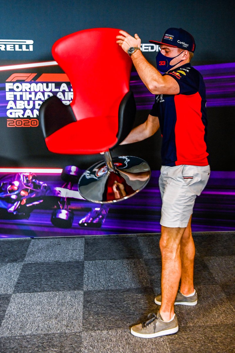 Gianludale27's tweet photo. Max non scherzava affatto quando diceva che se la sarebbe portata via quella sedia 😂 #AbuDhabiGP https://t.co/1QWWqUvQ33