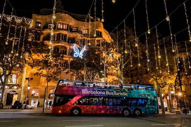 viajemochileros's tweet photo. 1⃣Volver a las tradicionales ferias de #Navidad 🎄
2⃣Visitar las mejores tiendas de decoración navideña 🤶
3⃣ Conocer el nuevo lights tour del #BusTurisTIC
4⃣Propuestas de hoteles 

y 6⃣ ideas más para disfrutar con 😷de #Barcelona en Navidad

https://t.co/t539n6iPYk https://t.co/bJ0ceoWowN