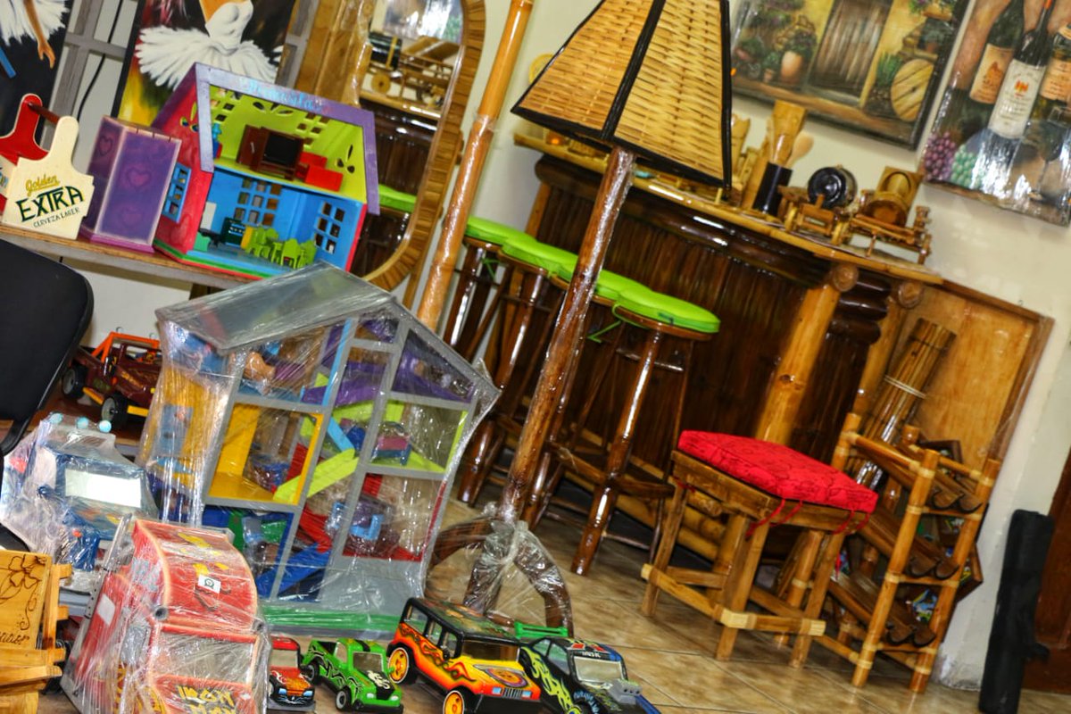OsirisLunaMeza's tweet photo. ¡Estamos abiertos!. Visita nuestra sala de ventas de artículos y productos elaborados por privados de libertad en proceso de rehabilitación. La cual está ubicada anexo al edificio “Novoa” donde se emiten los antecedentes penales en el Centro de Gobierno. https://t.co/GppESZKFsa