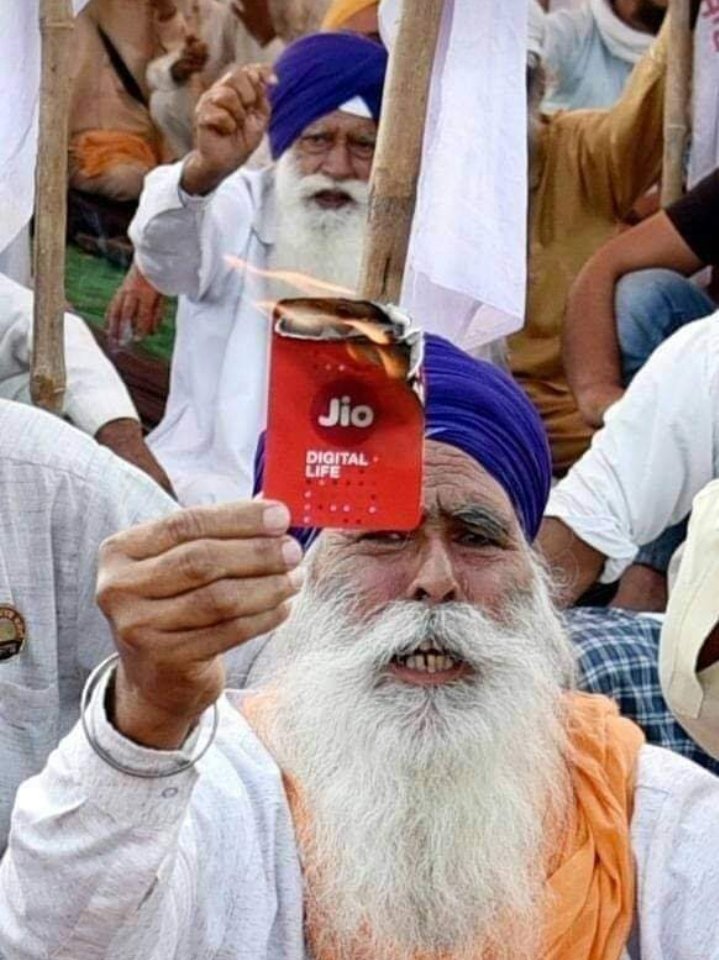 NitinTr18436641's tweet photo. पहली बार किसानों ने सत्ता की कमजोर नस पकड़े है,  जियो और रिलायंस का बहिष्कार https://t.co/Lnz3gQ59r9