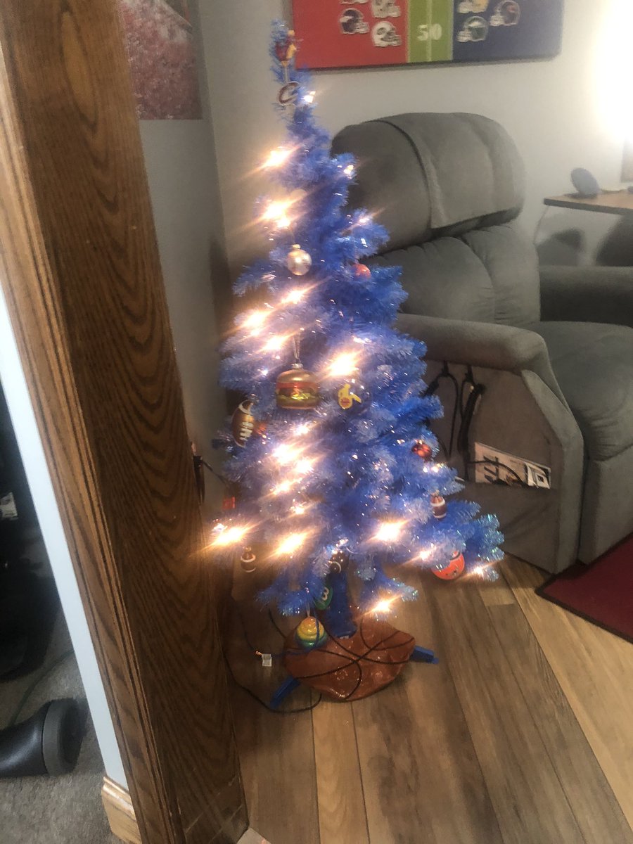 Michalec_Cory's tweet photo. @CoryMichalecDT  please post a picture of your Christmas tree for our Christmas tree for our @thstale  Twitter challenge https://t.co/TMYELOS2Fg