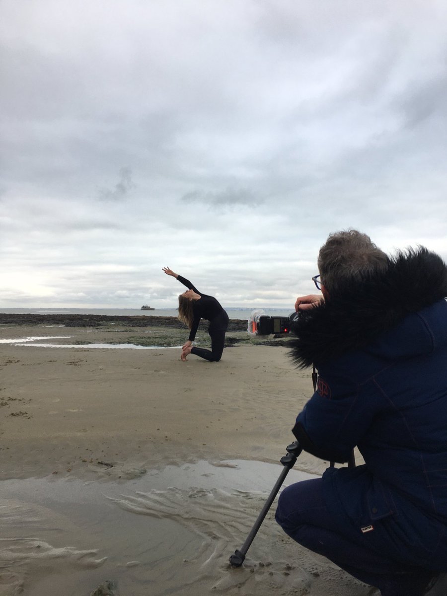styleofwightmag's tweet image. Shooting on a somewhat wet and moderately windy #bembridge beach this morning with @mrgarywallis #magazinelife #outdooryoga #isleofwight