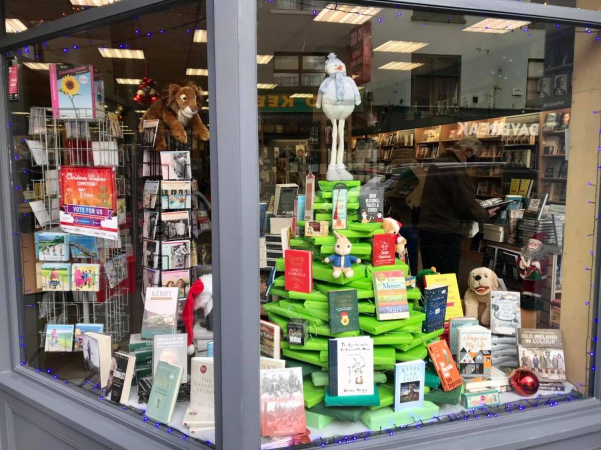 OMahonysBooks's tweet photo. How fabulous is the window display in our #TraleeBranch! Thanks to @Traleealliance for sharing it as part of the Christmas #WindowDisplay competition on their FB page.
Well done on wrapping all those books for the Christmas Tree ๐๐๐
#LoveBooks #LoveTralee #ShopKerry #Tralee https://t.co/iLq2cSLIQZ