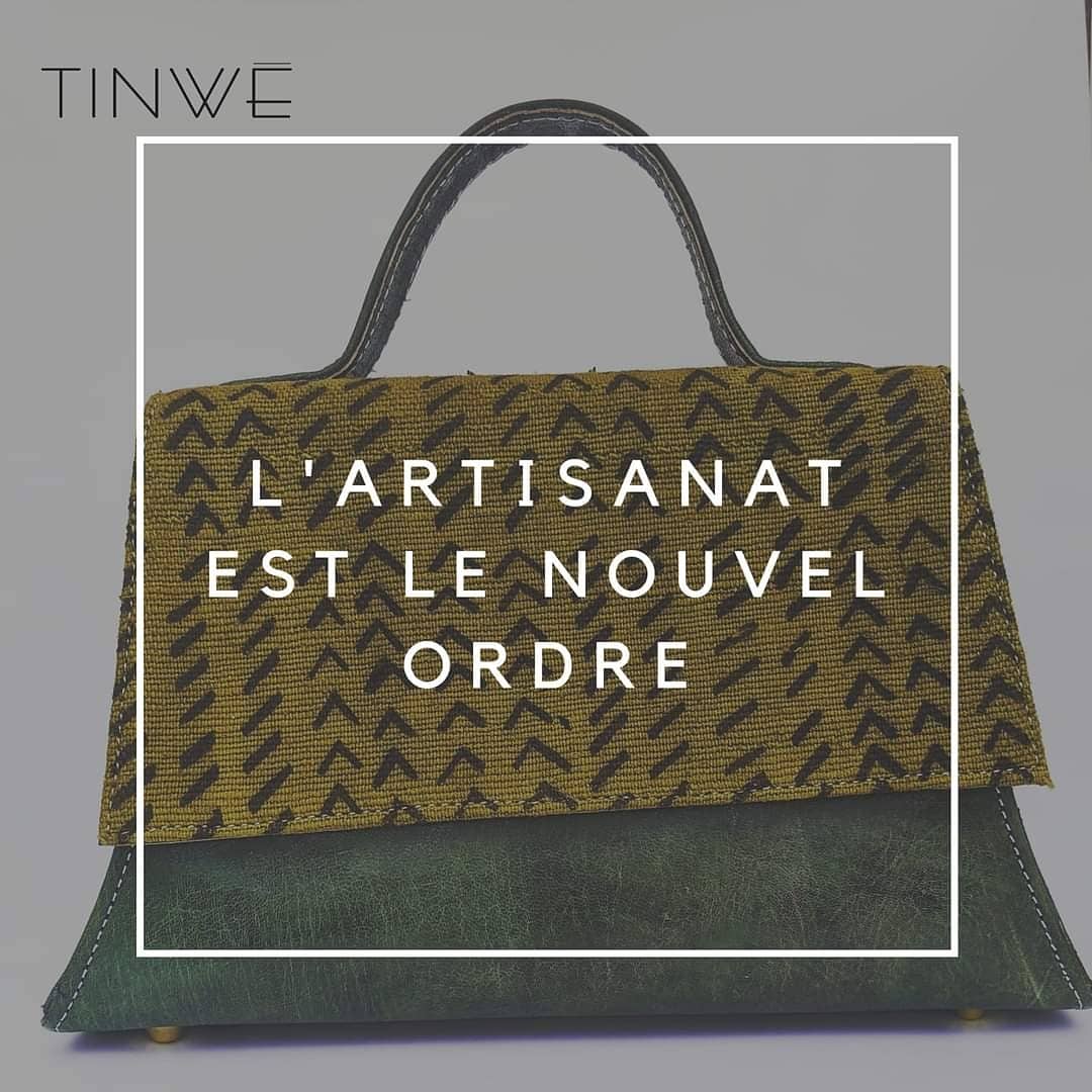 Timworld5's tweet photo. #Timatesté TINWÈ 👜 

J'ai testé TINWÈ et j'aime les motifs, les finitions ,les matières et l'histoire dernière ce nom ❤. Sur le blog ➡️➡️ https://t.co/Eg4Mj8o75G

#jeconsommelocal ❤
#consommons_burkinabè 🇧🇫🇧🇫 https://t.co/fJXZ5LkRuZ
