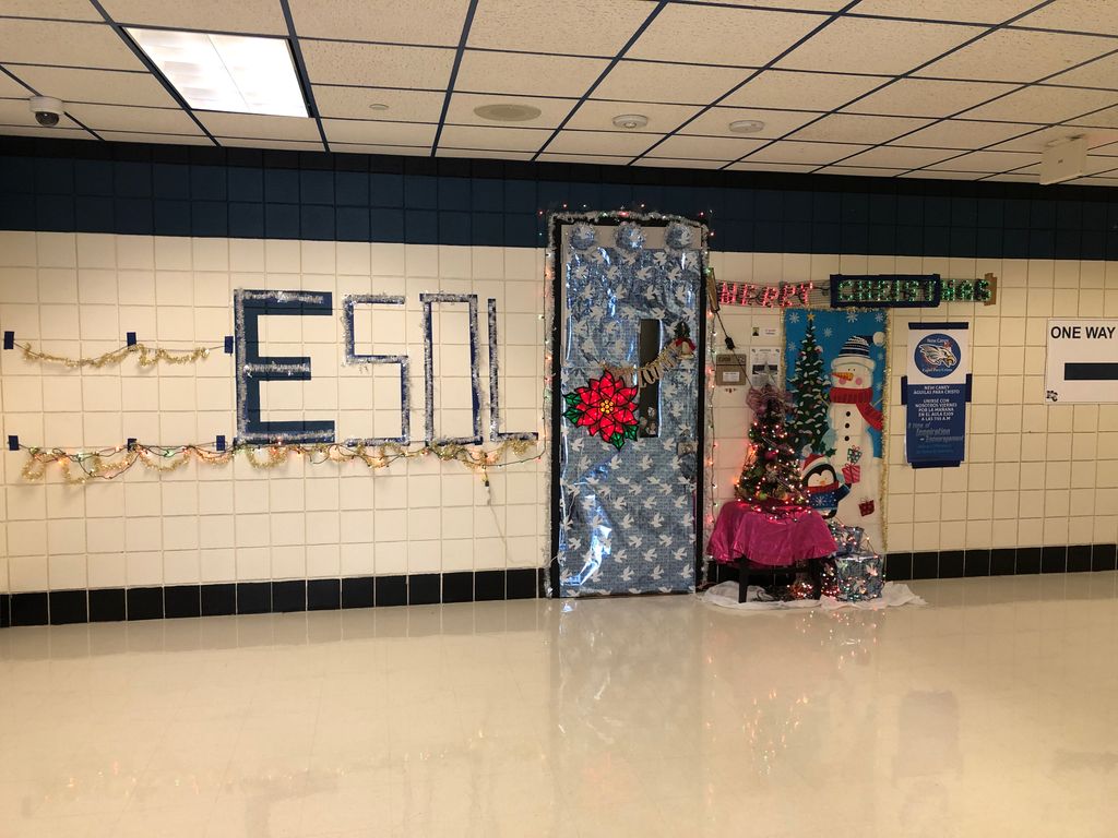 NewCaneyHS's tweet photo. ESOL Christmas Door! #NCHSFestive @newcaneyhs @newcaneyisd @NCHS_AV https://t.co/Wfy2KpIDjM