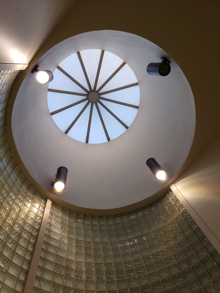 GMon318's tweet photo. You can either see the ceiling or know that the sky is the limit. https://t.co/wWMQTPrb1U
