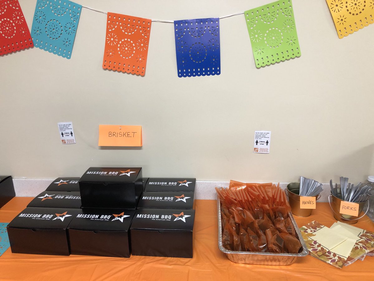 Another great day of showing our appreciation to the freight team <a href="/2501/">逆関節</a>. It was nice to see the smiles and hear the laughing from the team. 2501 rocks <a href="/Gina_Windsor/">Gina Windsor</a>⁩ ⁦<a href="/BrianConwayTHD/">Brian Conway</a>⁩ ⁦⁦⁦@2501MASM⁩ ⁦<a href="/GBHD2501/">Jen Lowman 🌞</a>⁩ ⁦@HAJ3RD⁩ ⁦<a href="/PaulDeveno/">Paul Deveno</a>⁩