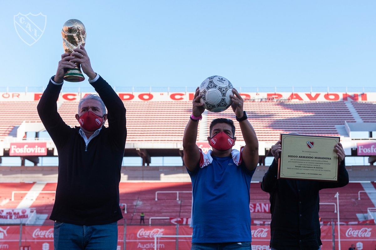 EventosCAI's tweet photo. Hoy, como siempre, estarás con nosotros 🇦🇹

#DiegoEterno 🔟 https://t.co/rtyTLfppdu