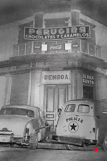 EfemeridesSV's tweet photo. 10.dic.1928 En la ciudad de San Salvador, un disparo en la sien pone fin a la vida del empresario español Federico Bengoa, quien el 24.feb.1889 abrió su restaurante y cafetería El buen gusto frente a la plaza Morazán, en San Salvador. #EfeméridesSV https://t.co/rGhp5QfVK5