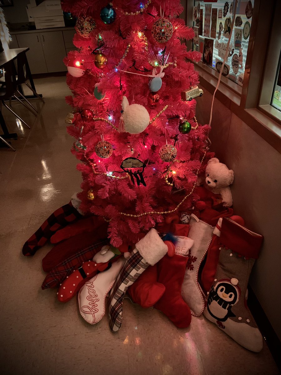 RHS_TechApps's tweet image. NTHS and @Rouse_StuCo teamed up  for the holidays to donate stockings to Texas Baptist Children’s Home. 20 generous Raiders adopted 15 moms and kids. #1roUSe