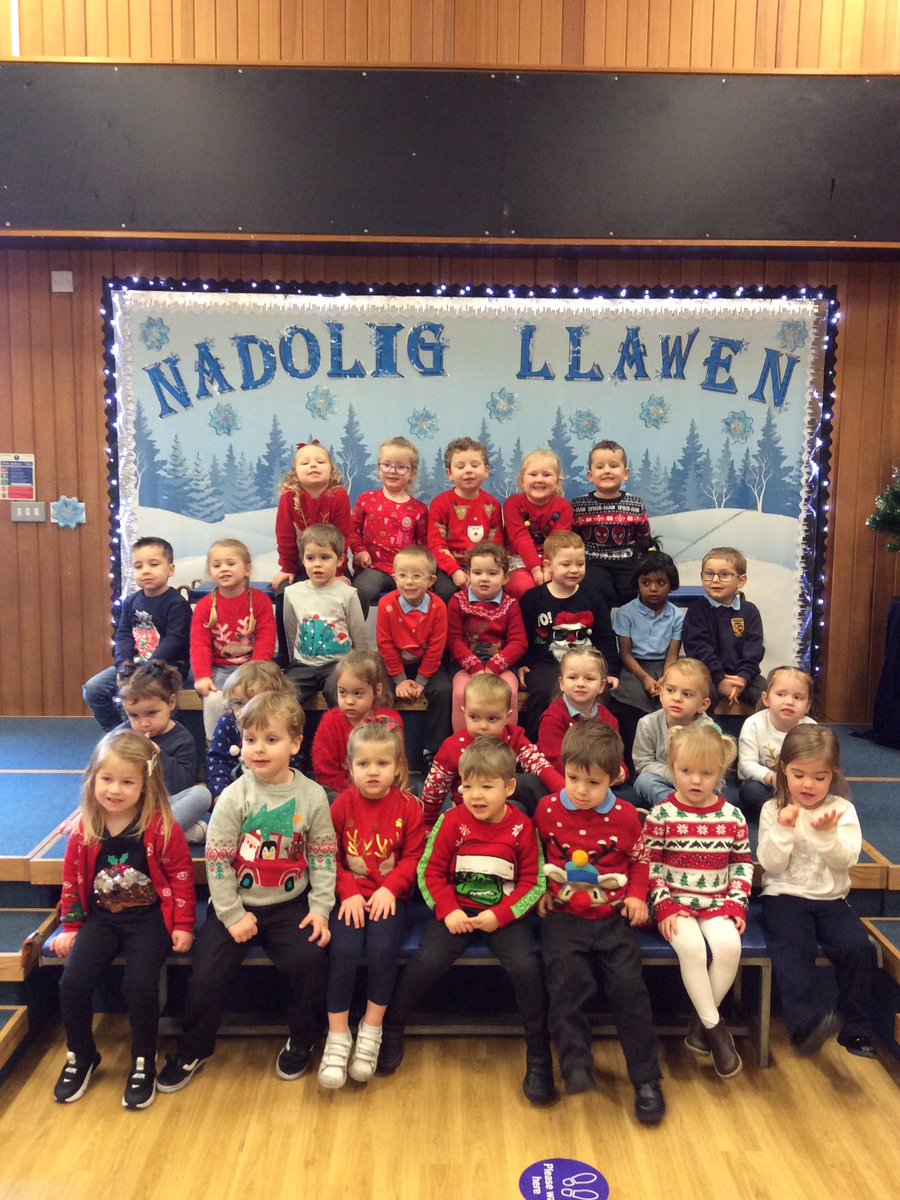BryncethinPS1's tweet photo. Happy Christmas from Class 1 🎄 https://t.co/9oJ4yHAgOC