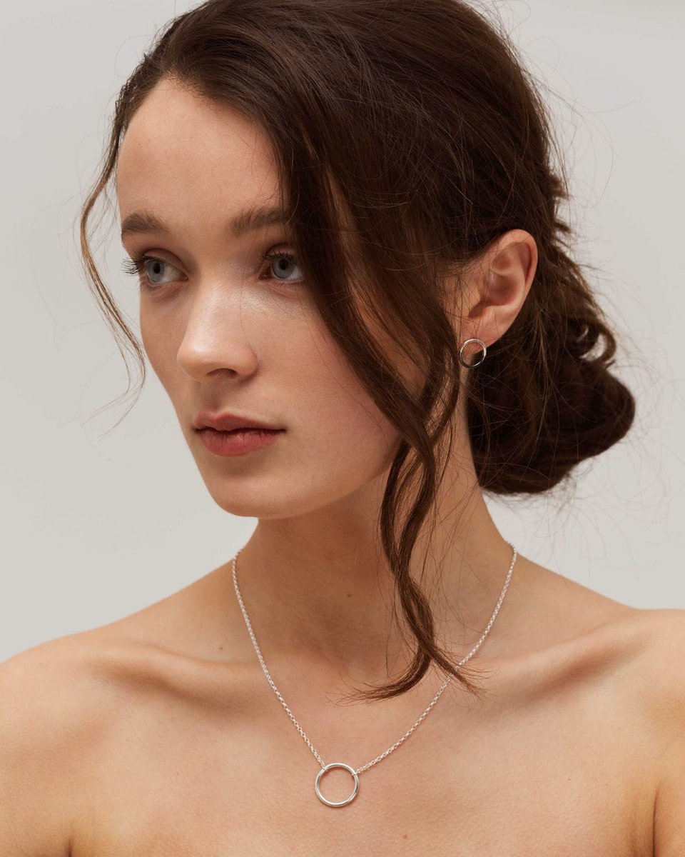 SPECIAL OFFER from Catcher and Caught

Free pair of Stud Earrings when you buy the Silver Circle Necklace

supermarketevents.com/product-page/s…