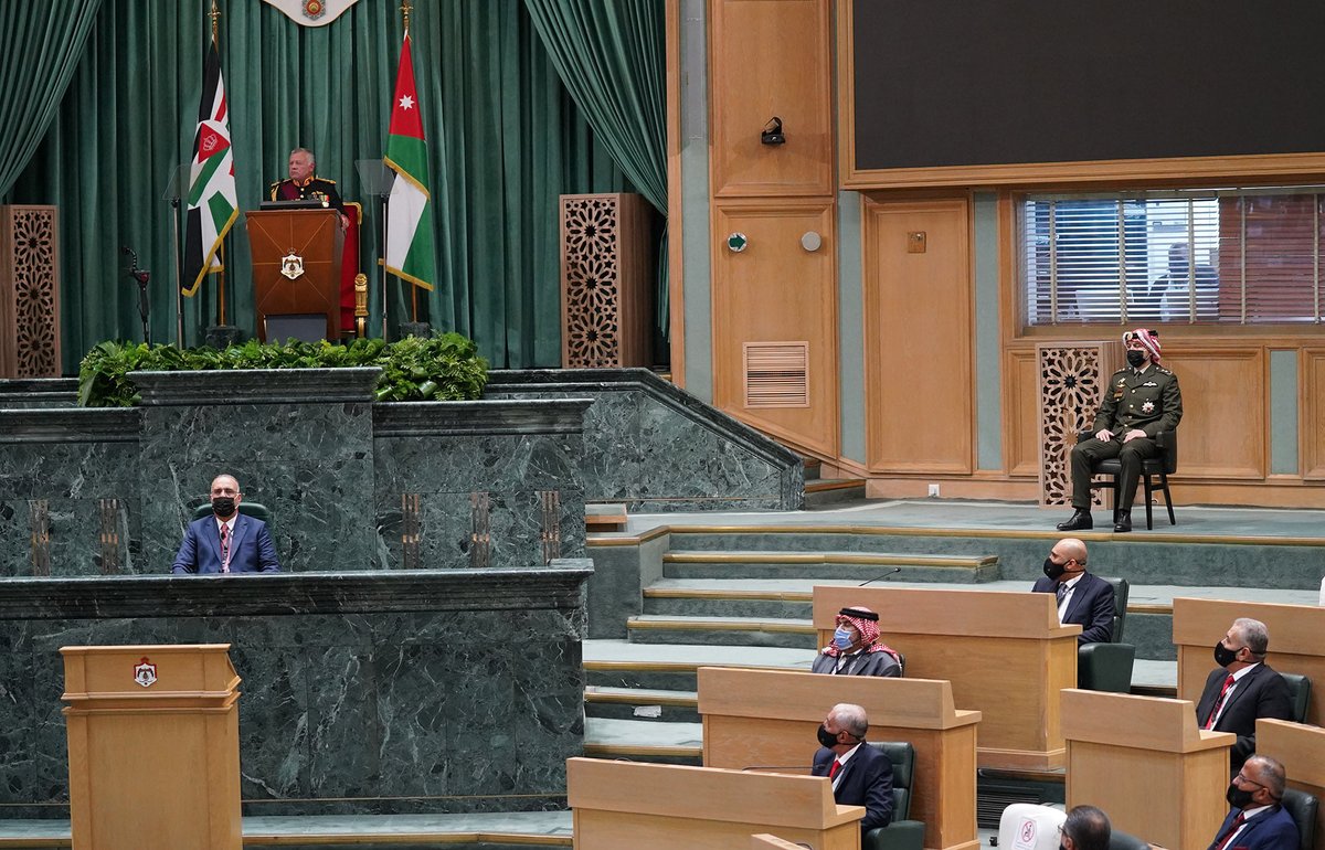 Urdoni's tweet photo. جلالة الملك عبدالله الثاني يلقي خطاب العرش السامي في افتتاح الدورة غير العادية لمجلس الأمة التاسع عشر
#خطاب_العرش #الأردن #أردني #SFTT2020 #JO #مجلس_النواب_التاسع_عشر #خطاب_العرش_السامي #Urdoni #Jordan https://t.co/XpBeSRjypL
