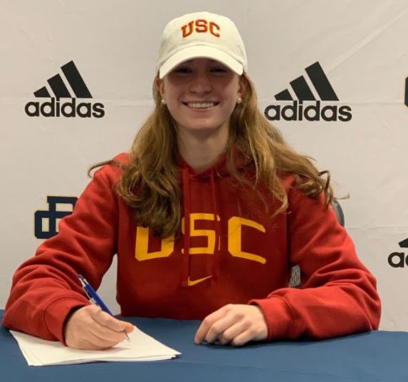toplaxrecruits's tweet photo. Congrats to Kendall Belanger @kgbelly_ of 3d Virginia @3dLacrosse +  Detroit Country Day School  @DCDSchool | MI 2021 | Mid on signing with the University of Southern California, Women's D1 @usctrojanslax #FightOn  @LongstrethLAX https://t.co/YcGJOKitOL