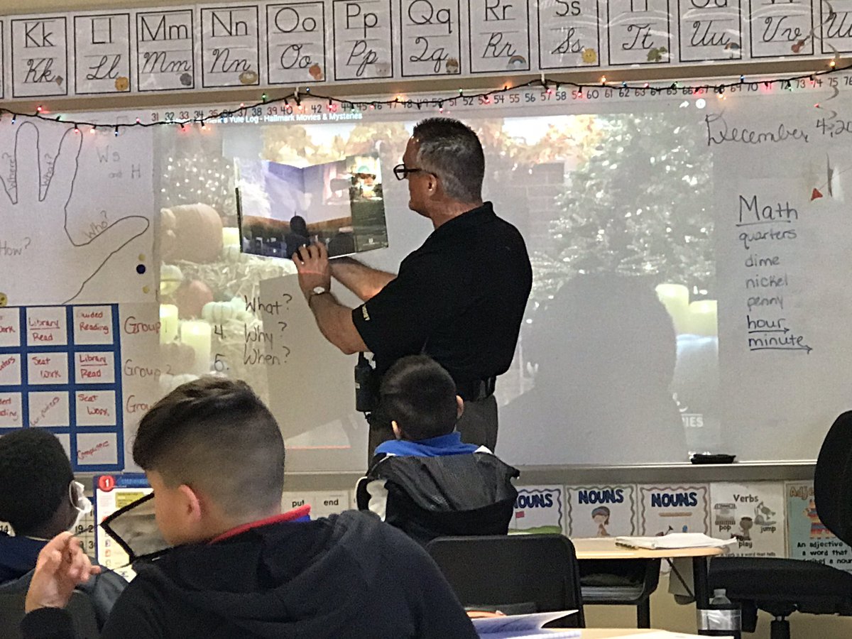 _sextoc's tweet photo. We loved having Deputy LoRusso come and read to us. #shareabook 📚 @MDE_Stars @Aplum4 #readingforpleasure https://t.co/2BtoBNmbUg