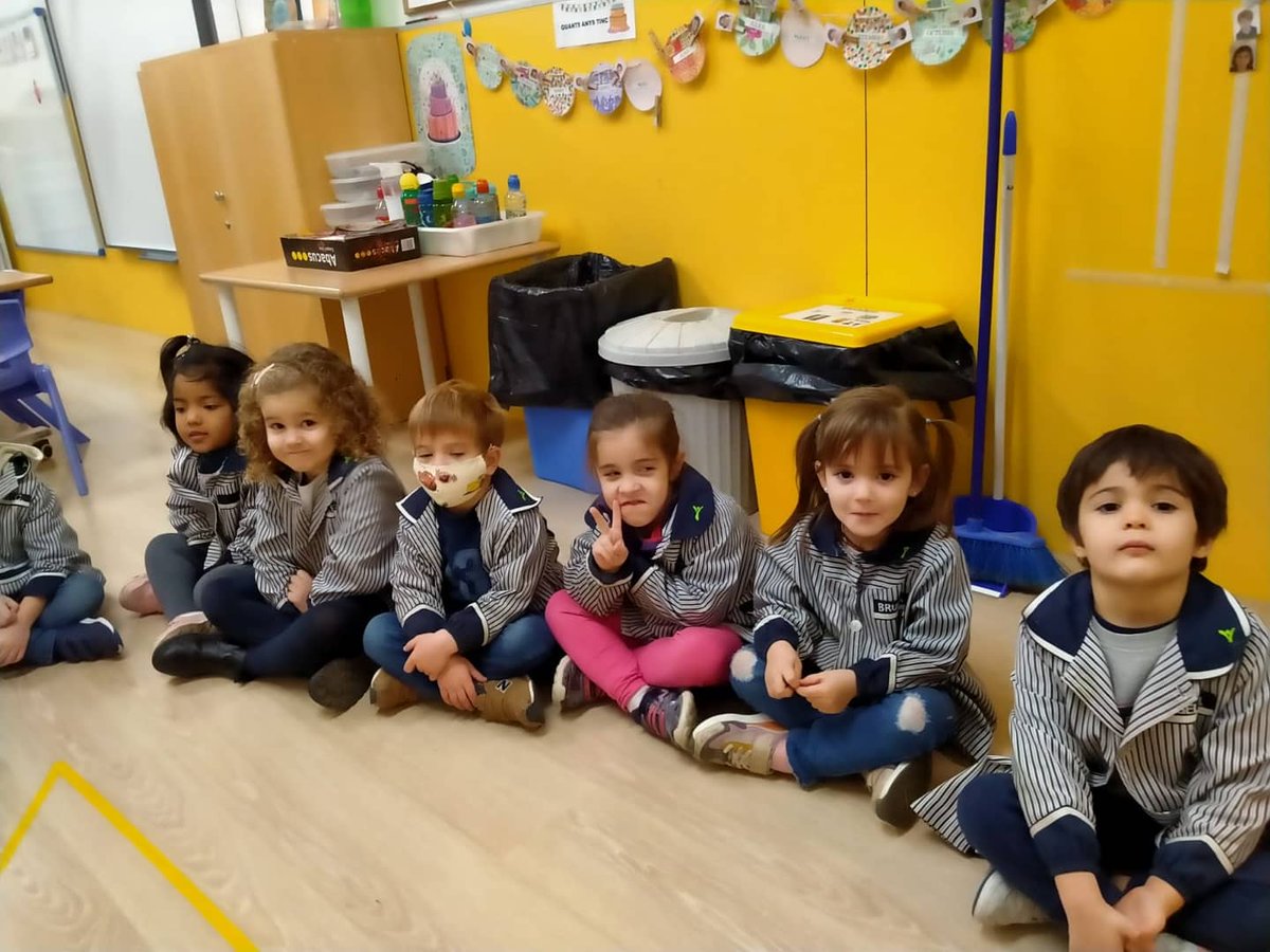 epiasabadell's tweet photo. FEM ROTLLANES
Els de P4 quan fem la rotllana de bon matí practiquem seriacions amb el nostre propi cos. A vegades, ens posem nen-nena, d’altres dos nens o dues nenes. Anem variant cada dia. Ens costa una mica però ens ajudem entre tots.
#P4PIASABADELL
#INFANTILPIASABADELL https://t.co/dSK8aMnsb7