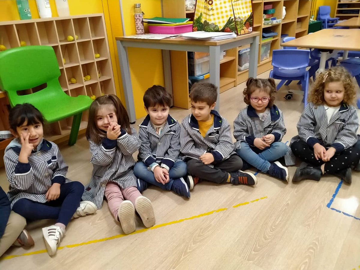 epiasabadell's tweet photo. FEM ROTLLANES
Els de P4 quan fem la rotllana de bon matí practiquem seriacions amb el nostre propi cos. A vegades, ens posem nen-nena, d’altres dos nens o dues nenes. Anem variant cada dia. Ens costa una mica però ens ajudem entre tots.
#P4PIASABADELL
#INFANTILPIASABADELL https://t.co/dSK8aMnsb7