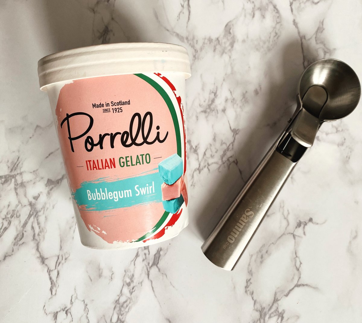 How would we describe the taste of our Bubble Gum Swirl flavour? An instant flashback to our childhoods 💭🍭