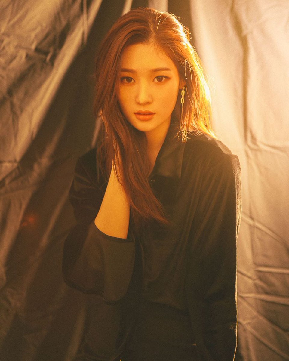 NorOrChor's tweet photo. DIA 다이아 6TH MINI ALBUM 
[ OVER THE MOON ]

TITLE " FULL MOON "

[ CHAEYEON TEASER ]

🎧 2021.01.4 6PM (KST)
👉 https://t.co/g8lPfEH5LY

#DIA #다이아 #DIA_OVERTHEMOON #DIACOMEBACK #DIA_FULLMOON https://t.co/izNEZ07Fd8