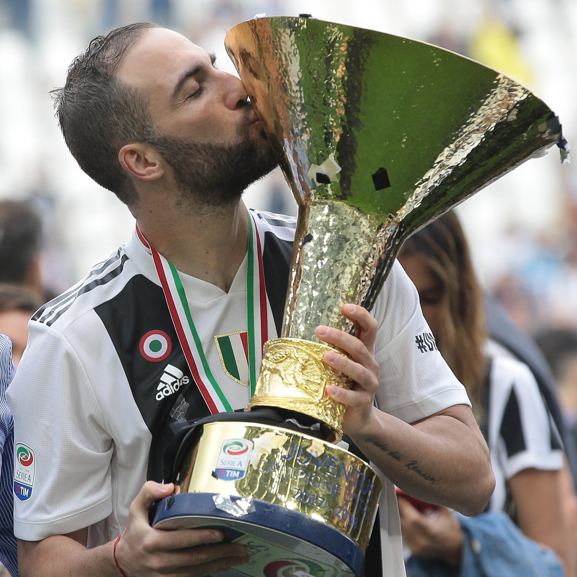 Happy 33rd birthday to Gonzalo Higuain What was his best goal? 