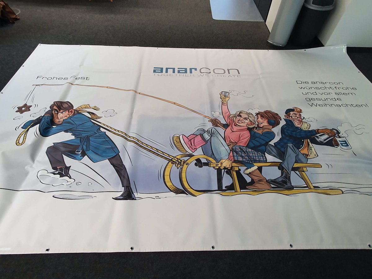 Hier gibt es die Auflösung für den Inhalt des Pakets: Wir haben ein neues Banner! Und ja an der Aufhängung kann man noch arbeiten, aber wir sind erstmal froh, dass es hängt. ;-)