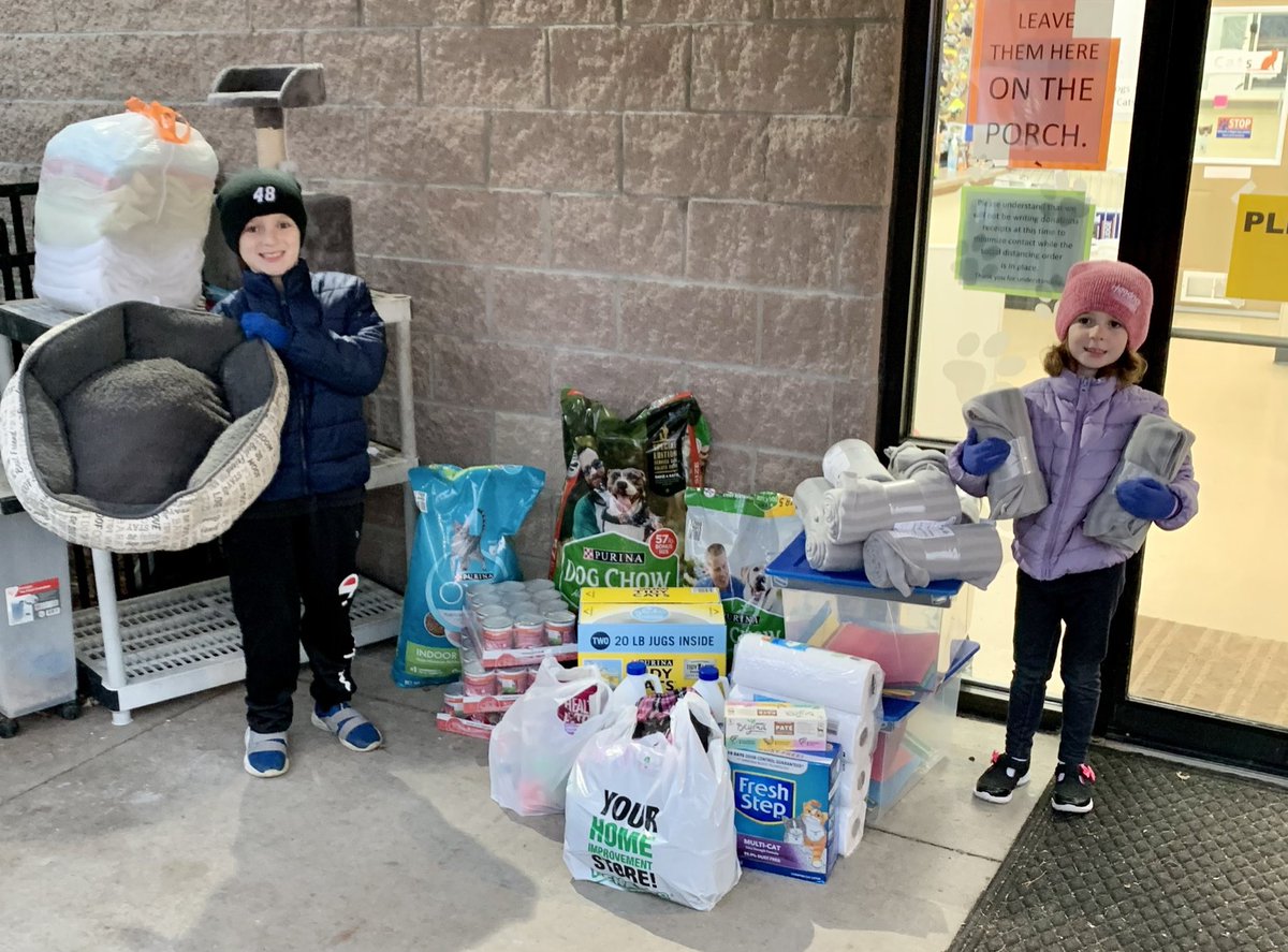 @allyracing @AlexBowman88 Charlie and Evie just did a fundraiser for their local humane society!  Always Doing it Right - For the Love of Pets!  Go 48! 🐾❤️🏁