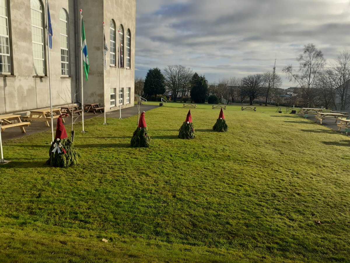 bernardhynes's tweet photo. Great to see the improvement with the TY girl @SMCArklow at tag.
The Christmas display absolutely brilliant made my the students  well done girls.
@arklowrfc @LeinsterBranch @boiRUG 
#FromTheGroundUp
#NeverStopCompeting https://t.co/EjE1u4XbVK