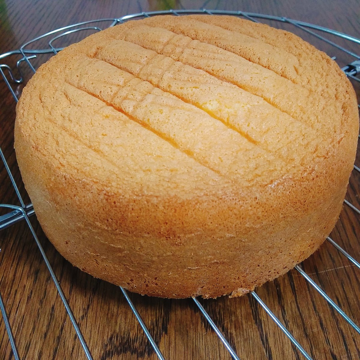 こっと スポンジケーキ パータ ジェノワーズ を作りました 昨日のケーキコースのレッスン 先生に言われたポイントを確認しながら作ったら きれいに出来た気がしました あとはスポンジに塗るシロップも作りました お菓子作り お菓子