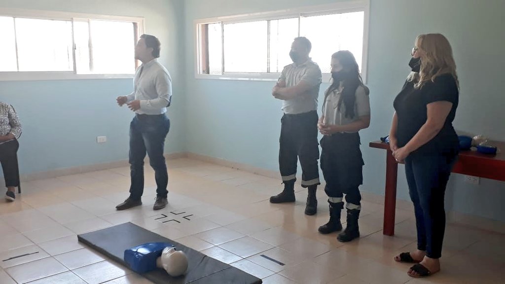 Nicokripper's tweet photo. Volvieron las jornadas de capacitación en 
Primeros auxilios y #rcp 
junto a las vecinas de zona oeste alta Nido Bicentenario. 
Gracias @DelFrariRossana por la convocatoria 
@RomeroBettina
#PrevencionyAccion #volunteersforhumanity https://t.co/ogKHQZU9UV