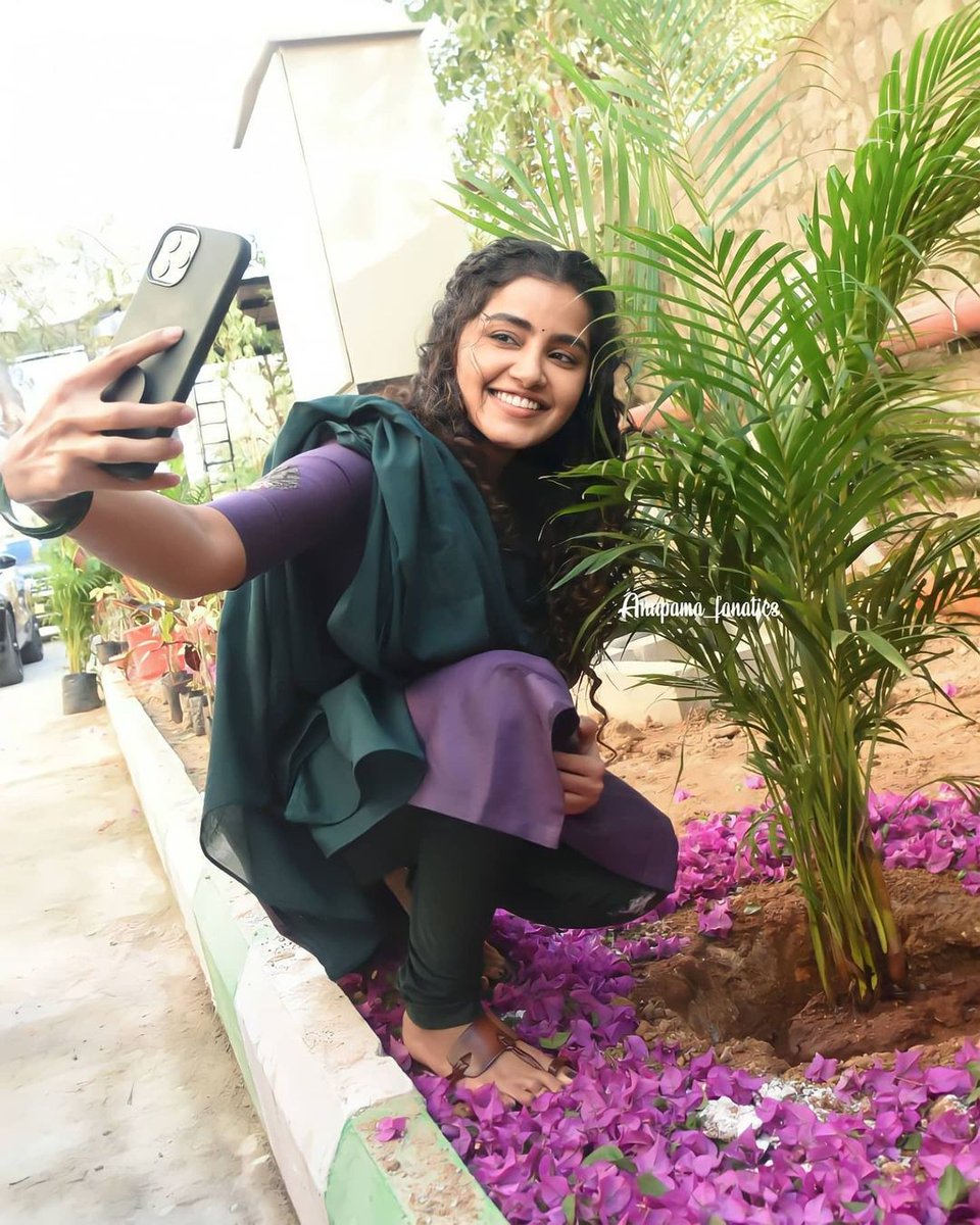 GopiNikhil_'s tweet photo. Challenge Accepted @anupamahere ♥️
From @actor_Nikhil #18pages
Planted 3 saplings
 #HaraHaiTohBharaHai #GreenindiaChallenge 

#AnupamaAdvBdyTrendOnDec26
#AnupamaParameswaran https://t.co/K8FlceyhUF