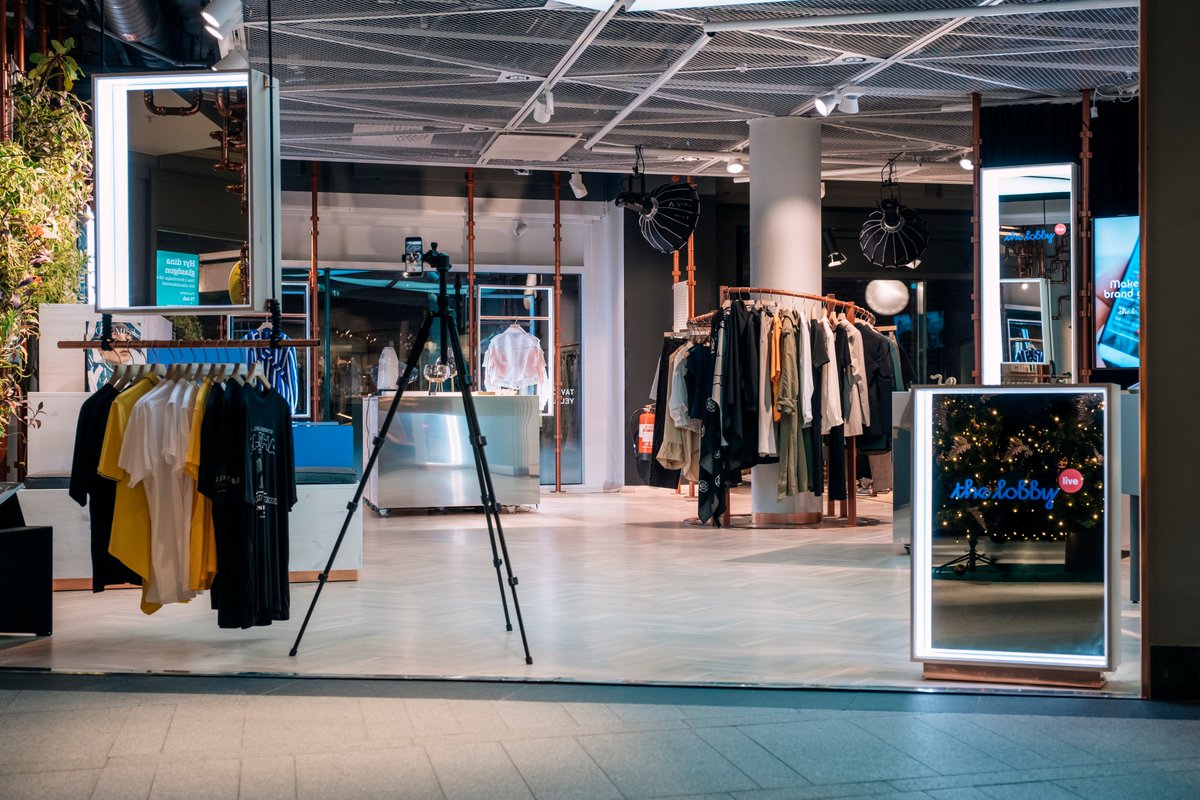 Completely Retail Marketplace (@crmarketplace) on Twitter photo The Lobby Live, a unique initiative that links digital and physical retail has recently launched in <a href="/MoodStockholm/">MOOD Stockholm</a> Discover more in our latest #Snapshot post; crmarketplace.com/snapshot/the-l… <a href="/amffastigheter/">AMF Fastigheter</a> <a href="/Bambuser/">Bambuser</a> #retail #shopping The Lobby Live, a unique initiative that links digital and physical retail has recently launched in <a href="/MoodStockholm/">MOOD Stockholm</a> Discover more in our latest #Snapshot post; crmarketplace.com/snapshot/the-l… <a href="/amffastigheter/">AMF Fastigheter</a> <a href="/Bambuser/">Bambuser</a> #retail #shopping