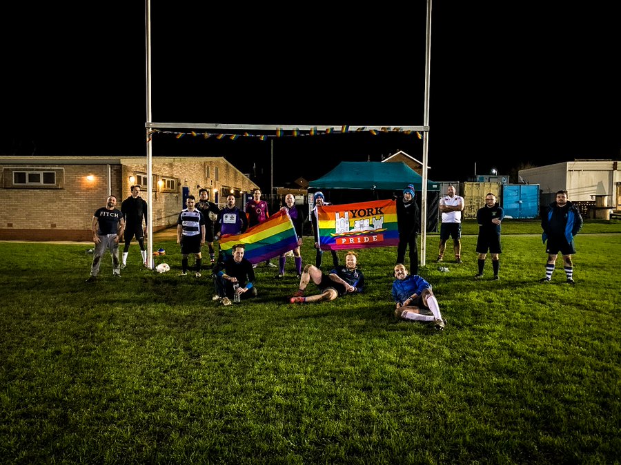 premrugby: Thanks to everyone who entered our #ShowUsYourLaces giveaway 📸

We had so many great entries – here are a few examples of how supportive you lot are 🌈

Let's keep showing our support for @stonewalluk's #RugbyRainbowLaces campaign all year …