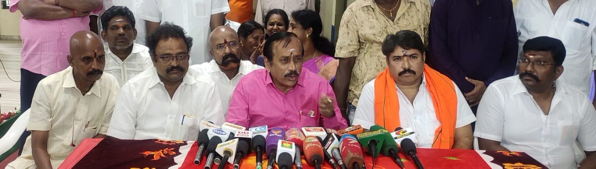 srinivasankkbjp's tweet photo. Press meeting at Madurai 
#bjpmadurai https://t.co/BIkNIPWy6i
