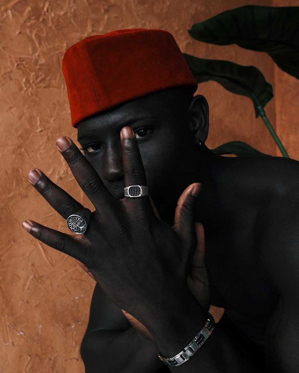 prazzlearts's tweet photo. Sons of the soil.
Direction & photography: @oseije
Models: @raphael.oloyede @sesay_omar @emmanuel.boatengg
#primedazzle #prime #primevisuals
#blackbloggers #africa #culture #african #afrika #afrofuturism #black #photography #blackexcellence #portrait #art #creatives #model https://t.co/Im65InpITg