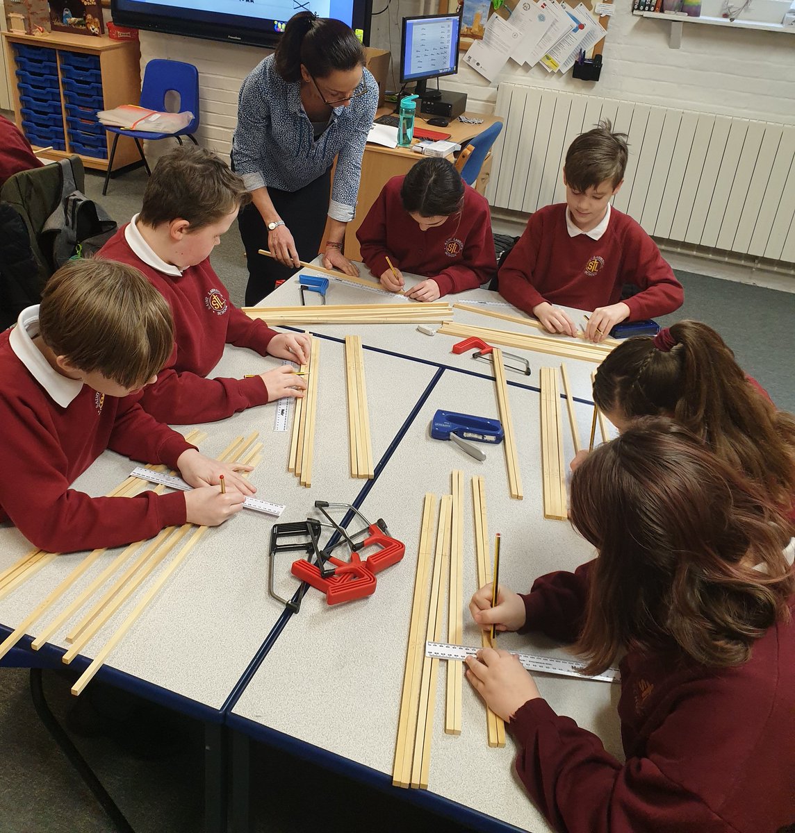 StLawrenceCEPr1's tweet photo. 🤩 Year 6 🤩 had sooooo much fun making their 'Pinch of Magic' inspired towers today. Fantastic teamwork was shown by all. Great job guys!!! A huge thank you to #SuperSmy for an amazing day! Bring on papier-mache tomorrow... #notrollleftbehind @PrimaryRocks1 @MHarrison13 https://t.co/A0FFYMYTHC