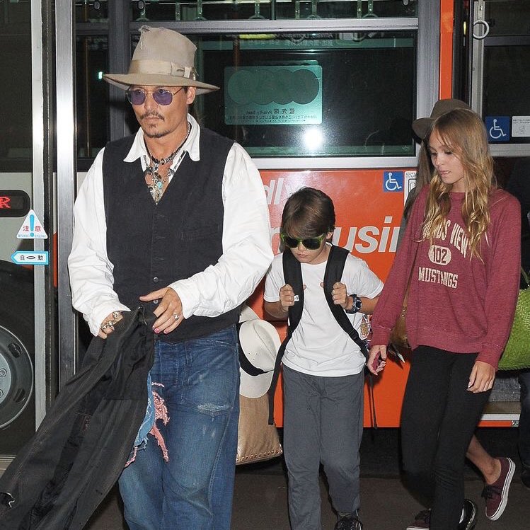 johnny depp with his kids, a thread;
