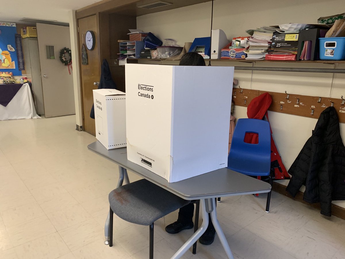 mullally_5's tweet photo. Smart students exercising their right to vote. https://t.co/UuvBURq3wD